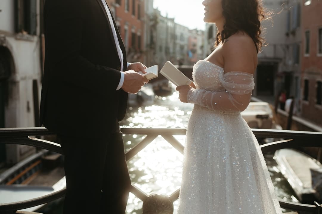 向佐感谢郭碧婷看护家庭 晒两个孩子视频相片